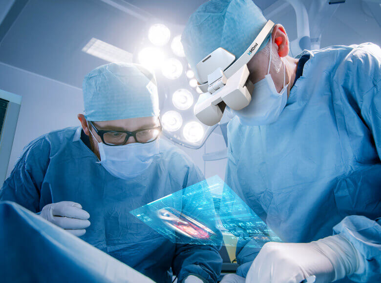 surgeon wearing HMD