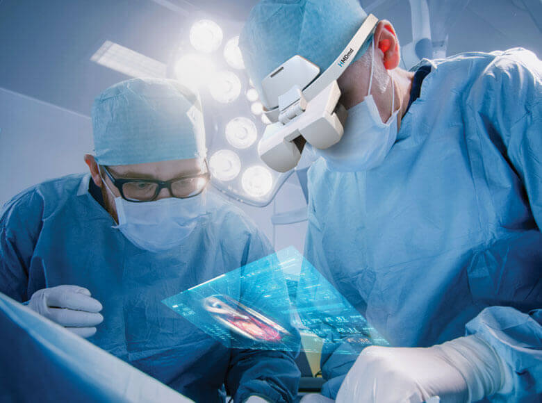 Surgeon wearing HMDmd in operating room